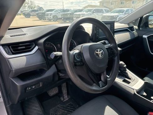 Used 2019 Toyota RAV4 LE image 12