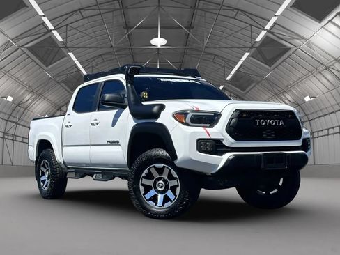 Used 2018 Toyota Tacoma SR5 RWD image 29