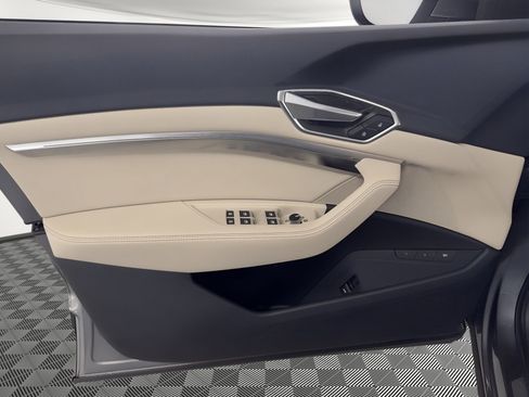 Used 2022 Audi e-tron Premium image 14
