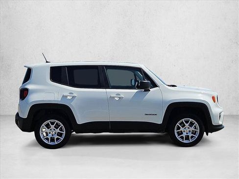 Used 2023 Jeep Renegade Latitude AWD/4WD image 4