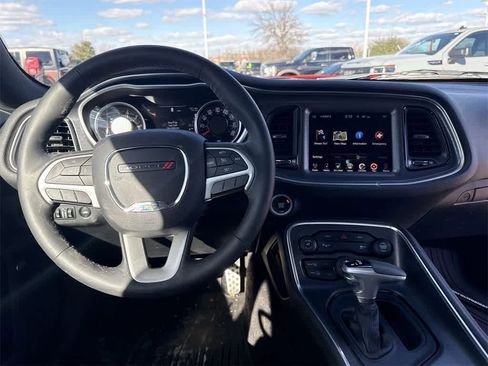 Used 2016 Dodge Challenger SXT Plus image 13