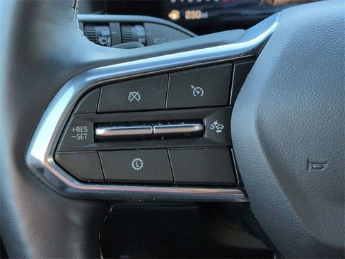 Used 2025 Chevrolet Traverse LT image 26