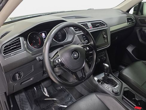 Used 2018 Volkswagen Tiguan SE AWD/4WD image 16