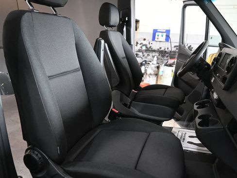 Used 2024 Mercedes-Benz Sprinter 2500 w/ Acoustic Package image 28