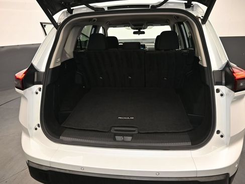 Used 2025 Nissan Rogue SV FWD image 14