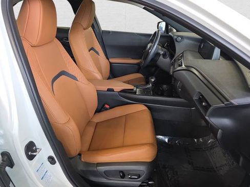 Used 2022 Lexus UX 250h 250h Base w/ Premium Package image 10