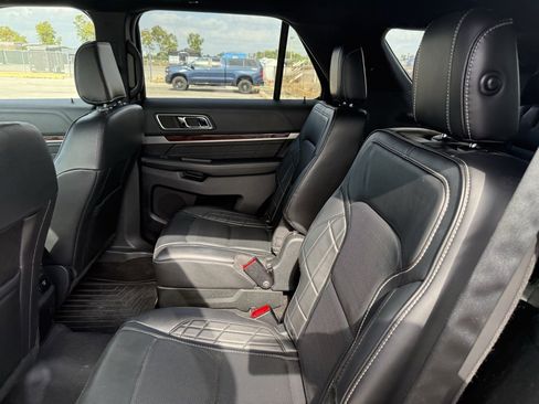 Used 2019 Ford Explorer Platinum image 14