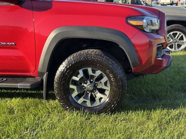 Used 2023 Toyota Tacoma TRD Off-Road w/ Technology Package AWD/4WD image 9