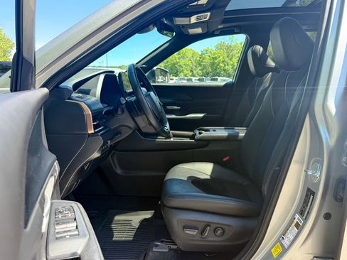 Used 2024 Toyota Grand Highlander AWD Hybrid image 19