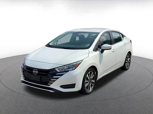 Used 2025 Nissan Versa SV FWD image 5