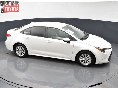 Used 2025 Toyota Corolla LE w/ LE Premium Package image 21