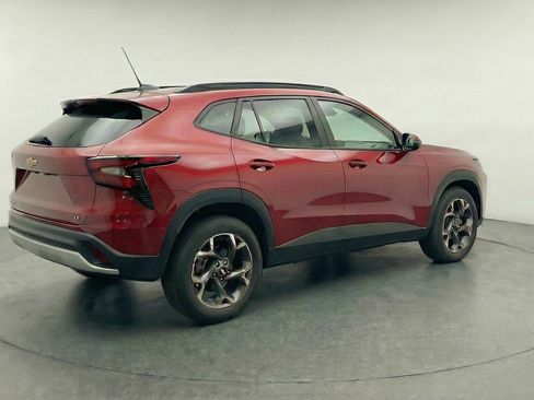 Used 2025 Chevrolet Trax LT image 9