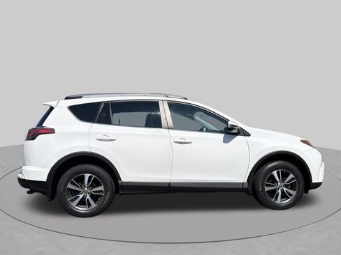 Used 2018 Toyota RAV4 XLE AWD/4WD image 9