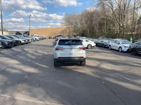 Used 2025 Jeep Compass Limited image 16