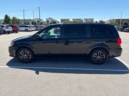 Used 2018 Dodge Grand Caravan GT FWD image 2