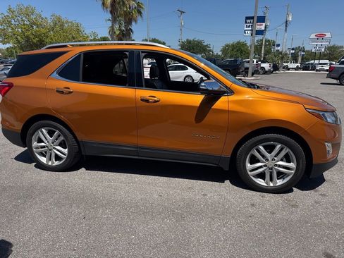 Used 2018 Chevrolet Equinox Premier FWD image 2