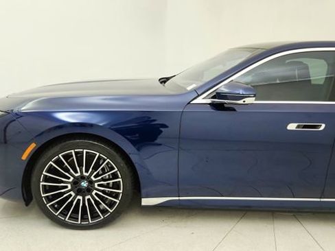 Used 2025 BMW i7 eDrive50 w/ Executive Package image 9