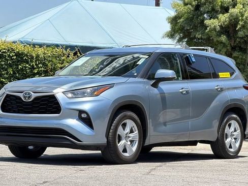 Used 2020 Toyota Highlander LE FWD image 8