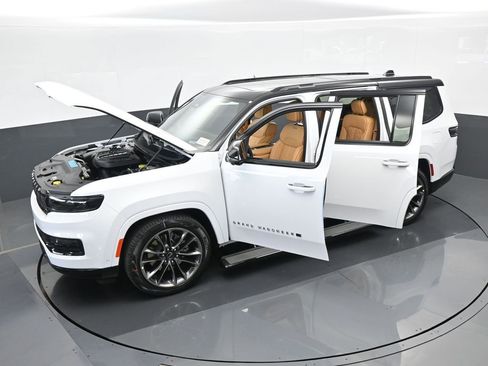 Used 2024 Jeep Grand Wagoneer Series III w/ Quick Order Packagew 28T image 65