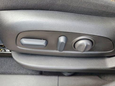 Used 2023 Chevrolet Equinox LT image 18