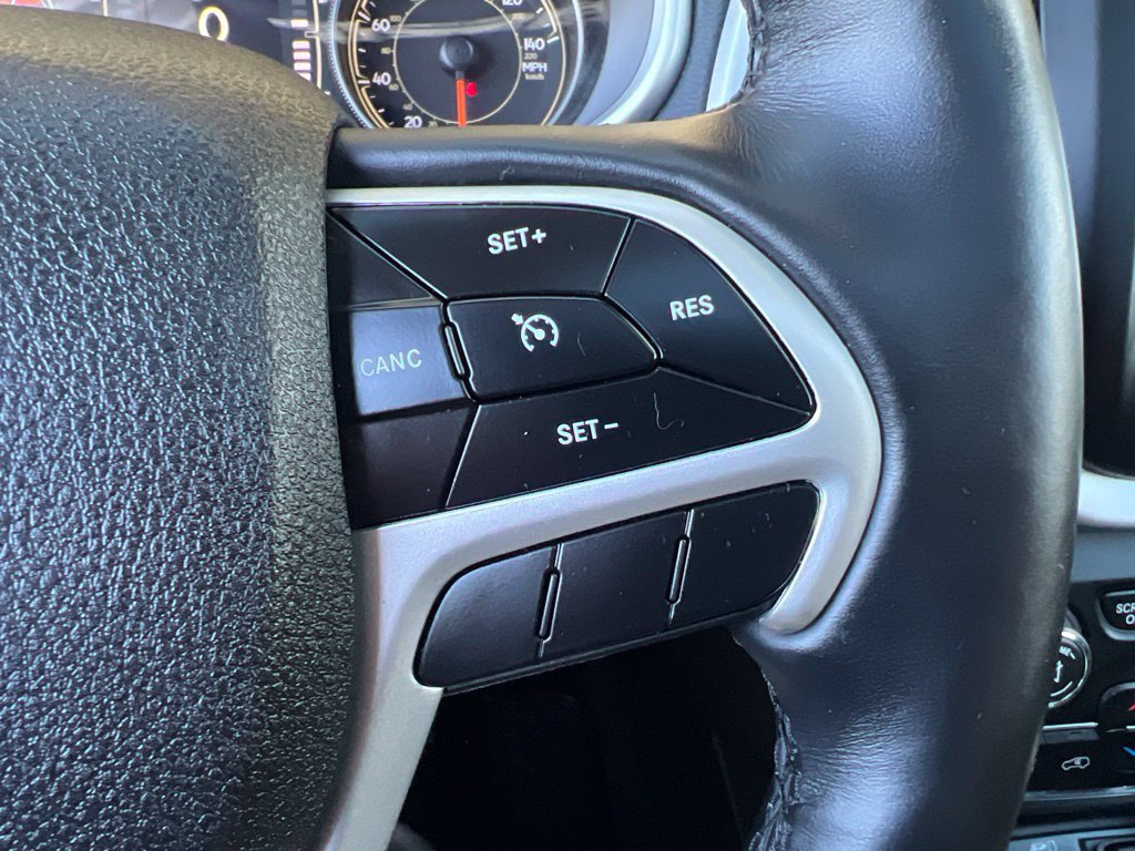 Used 2018 Jeep Cherokee Latitude Plus w/ Comfort/Convenience Group AWD/4WD image 59