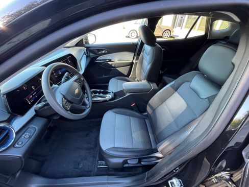 Used 2025 Chevrolet Trax LT FWD image 25