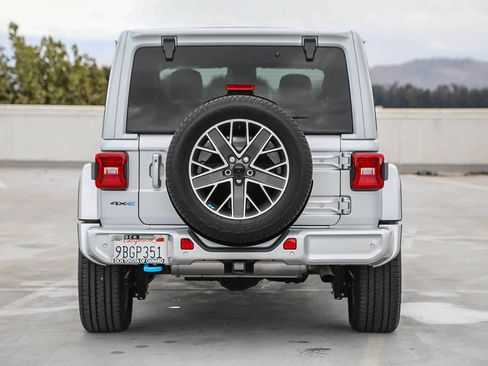 Used 2022 Jeep Wrangler Unlimited Sahara image 6