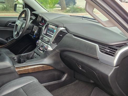 Used 2017 Chevrolet Suburban LS image 28