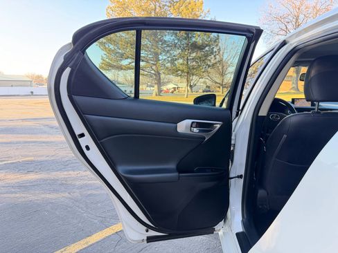 Used 2014 Lexus CT 200h image 33