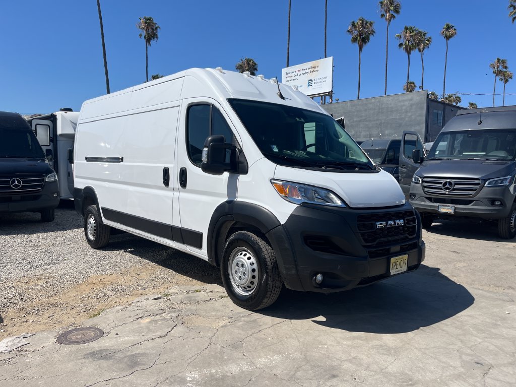 Used 2025 RAM ProMaster 2500 w/ Convenience Group FWD image 3