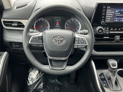 Certified 2022 Toyota Highlander LE image 18