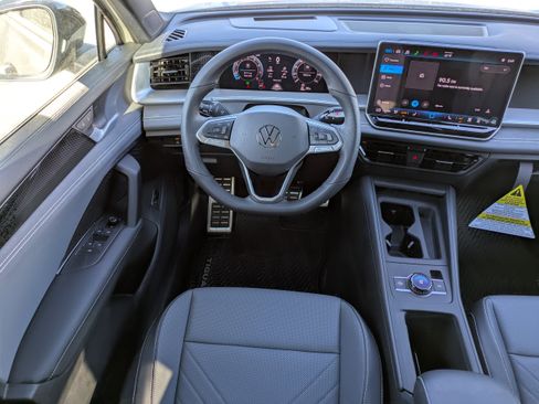 New 2026 Volkswagen Tiguan SE R-Line FWD image 17