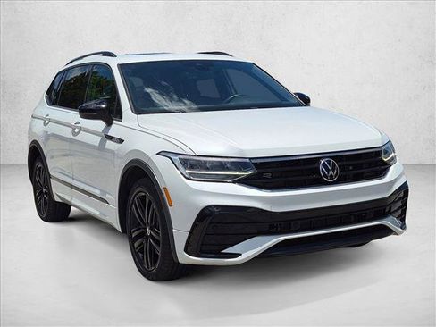 Used 2022 Volkswagen Tiguan SE R-Line FWD image 3