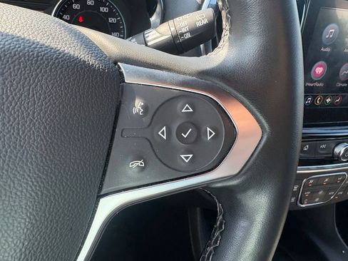Used 2023 Chevrolet Traverse LT FWD image 17
