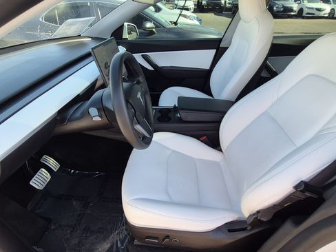 Used 2022 Tesla Model Y Performance AWD/4WD image 16