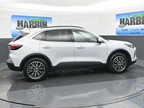 New 2025 Ford Escape SE image 6