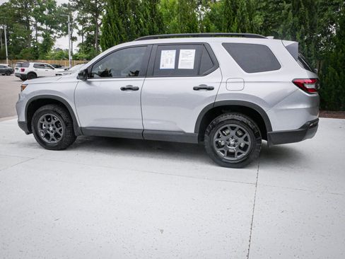 Used 2025 Honda Pilot TrailSport image 7