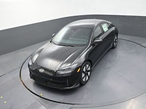 Used 2025 Hyundai Ioniq 6 SE RWD image 22