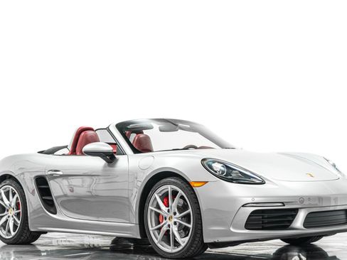 Used 2018 Porsche 718 Boxster S RWD image 32