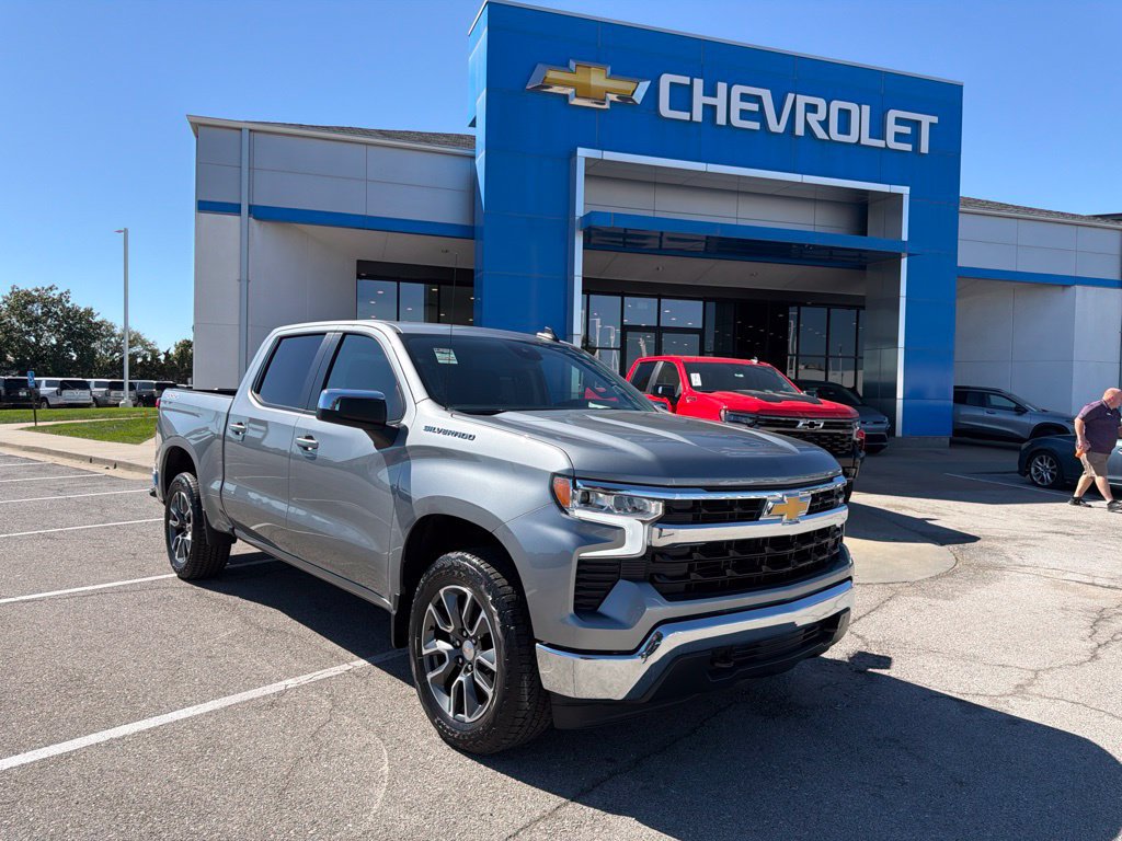 Used 2024 Chevrolet Silverado 1500 LT AWD/4WD image 1