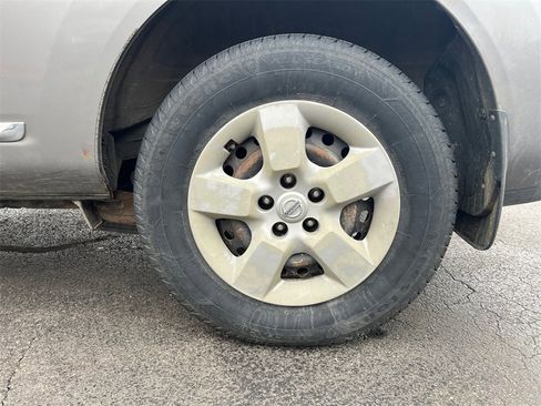 Used 2011 Nissan Rogue S image 29