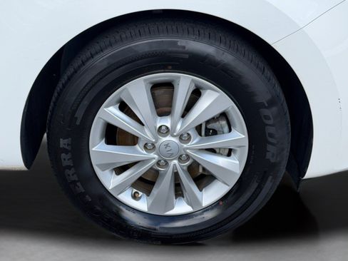 Used 2018 Kia Sedona LX FWD image 34