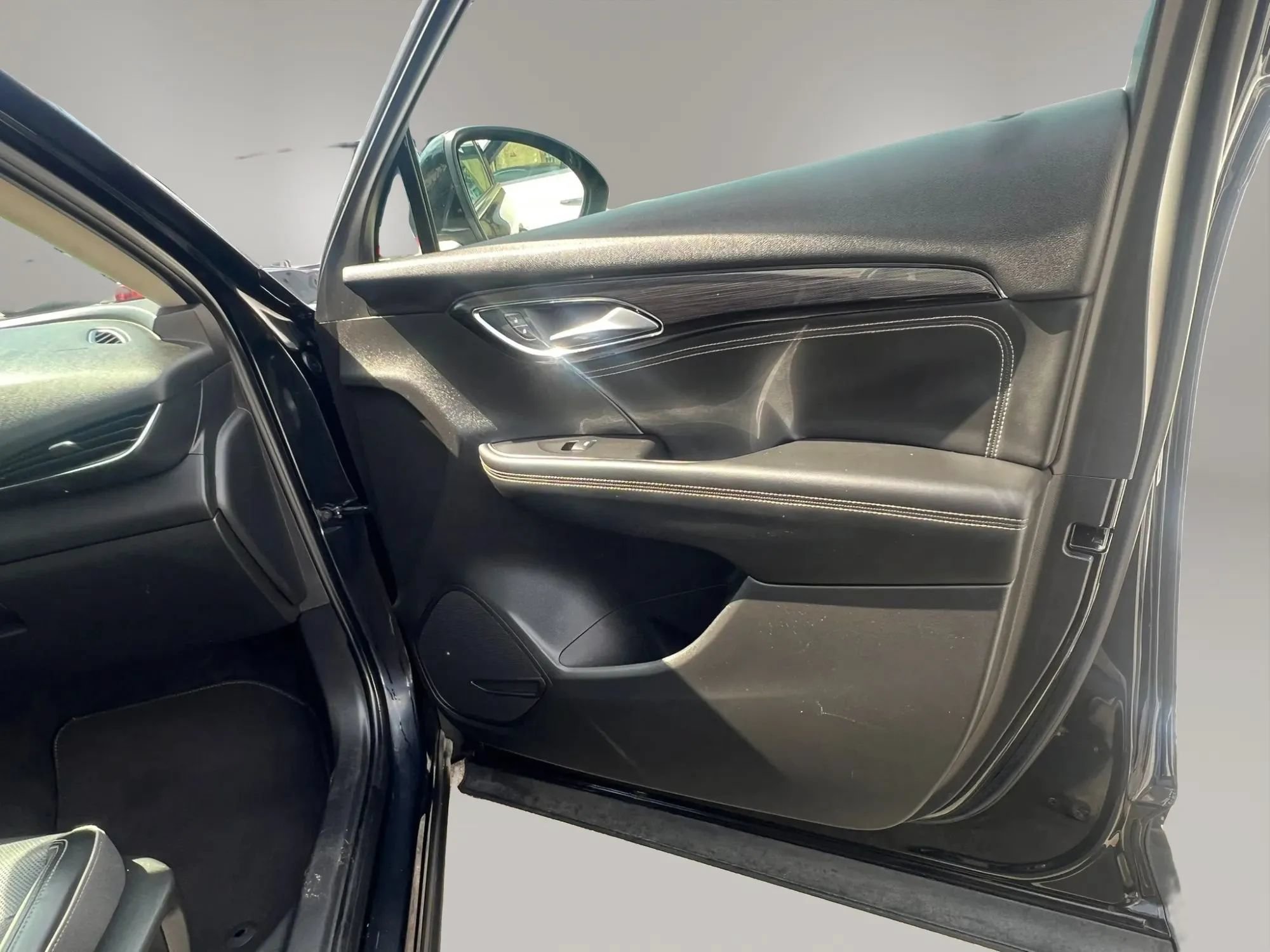 Used 2023 Buick Envision Essence FWD image 32