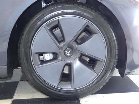 Used 2023 Tesla Model 3 Standard Range image 31