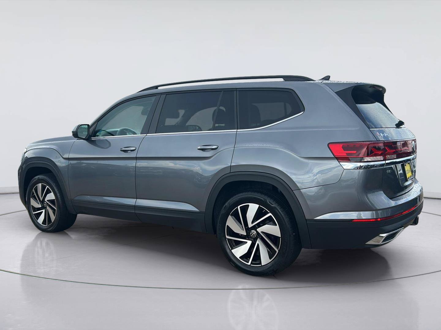 Used 2025 Volkswagen Atlas SE FWD image 6
