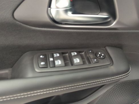 New 2026 Chrysler Pacifica Select image 15