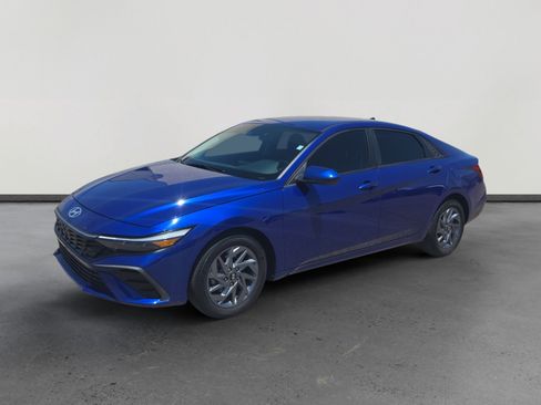 Used 2024 Hyundai Elantra SEL FWD image 1
