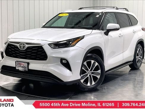 Used 2023 Toyota Highlander XLE AWD/4WD image 1
