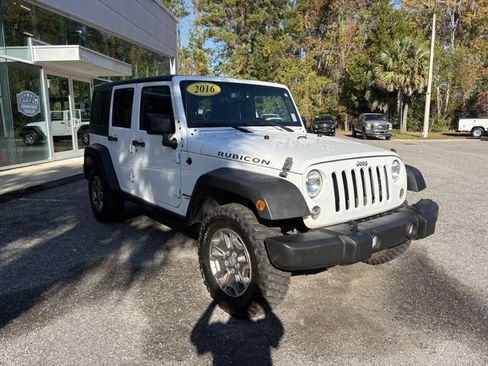 Used 2016 Jeep Wrangler Unlimited Rubicon w/ Connectivity Group image 7