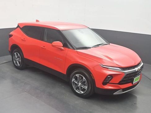 Used 2025 Chevrolet Blazer LT FWD image 18
